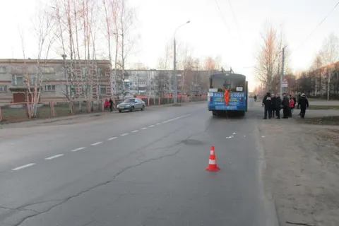 В Рыбинске троллейбус сбил мужчину