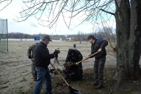 В общегородском субботнике в Ярославле приняли участие тридцать тысяч человек