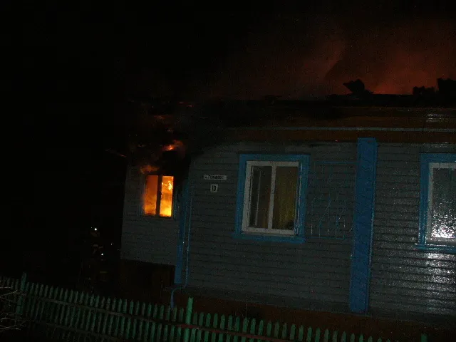 При пожаре в жилом доме Ярославской области спасли человека