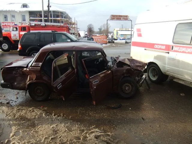 В Ярославской области столкнулись «семерка» и Ниссан