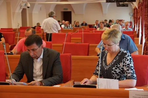 В Ярославской областной думе продолжили обсуждение депутатских поправок в бюджет области на 2015 год