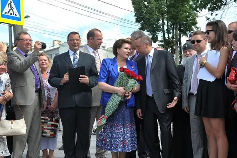 В Ярославле в честь 50-летия полета Валентины Терешковой появилась аллея космонавтов. Фоторепортаж