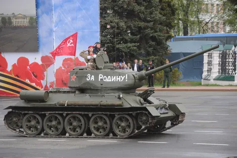 В Ярославле празднуют День Победы: фоторепортаж
