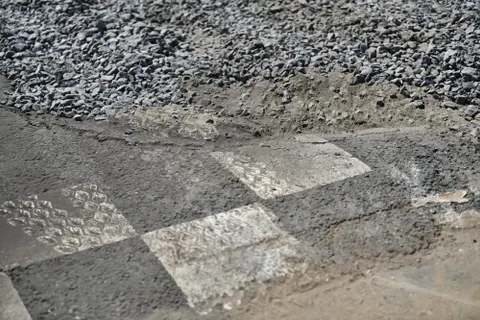 В Ярославле под свежеотремонтированной дорогой прорвало трубу
