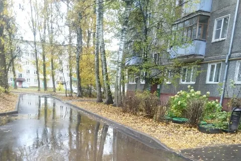 Депутат Ярославской облдумы требует не оплачивать подрядчикам дворы-бассейны