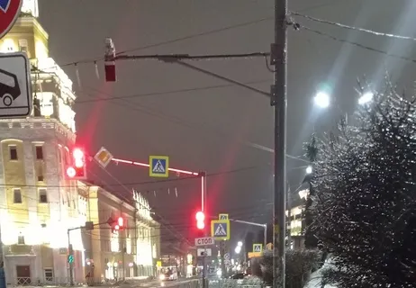 «Бабушки ползут на карачках»: ярославские улицы превратились в каток