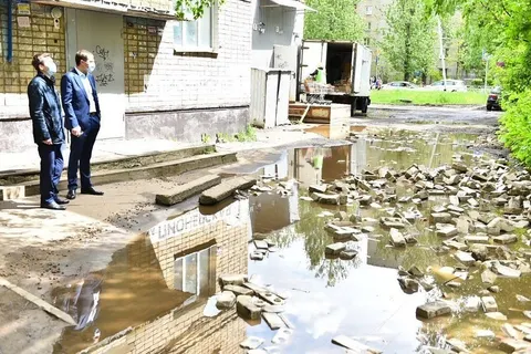 Мэр Ярославля просит горожан не ремонтировать ямы кирпичами