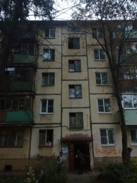 В Ярославле в подъезде пятиэтажного дома выгорели все электрощиты