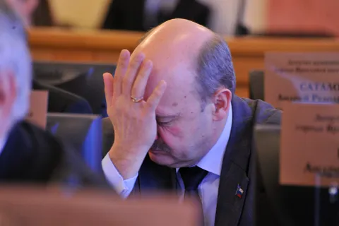 Депутаты муниципалитета Ярославля крупным планом. Фоторепортаж