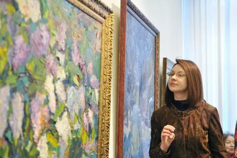 Желающие посетить выставку художника и священника Василия Шиханова не поместились в зал. Фоторепортаж