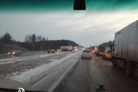 В Ярославской области начался вечер жестянщика: в ДТП есть пострадавшие