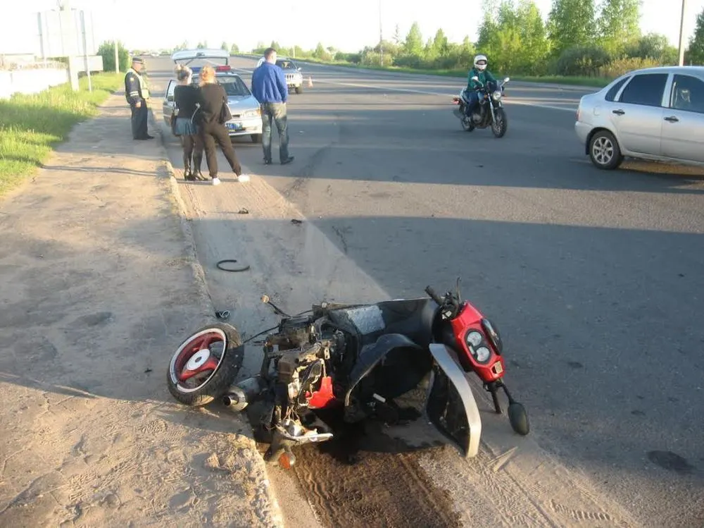В Рыбинске пьяный водитель сбил скутериста
