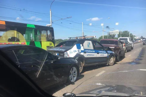 Гармошка из шести автомобилей парализовала движение на Московском проспекте