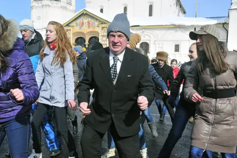 В Ярославле на Советской площади станцевали буги-вуги. Фоторепортаж
