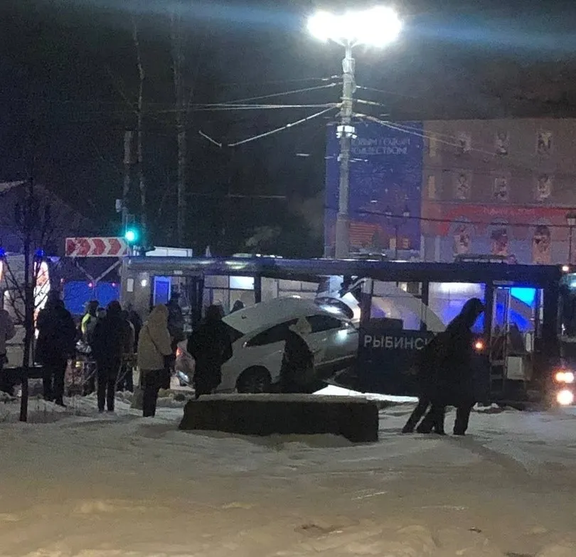 Для протаранившего автобус водителя в Рыбинске требуют максимального наказания