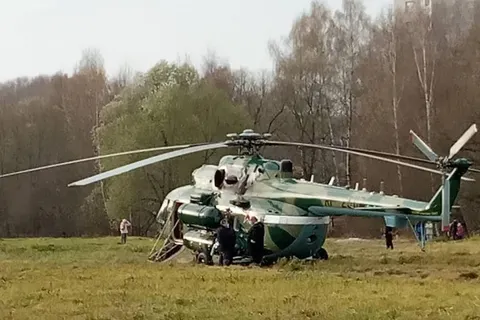 В Ярославле посадку пограничного вертолета сняли на видео