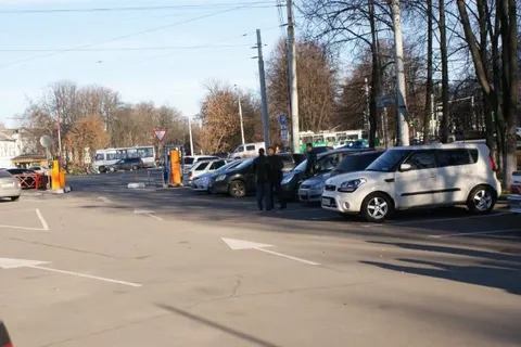 В центре Ярославля открываются две платные парковки