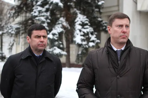 В Ярославле водителям вручили ключи от пятнадцати снегоуборочных машин