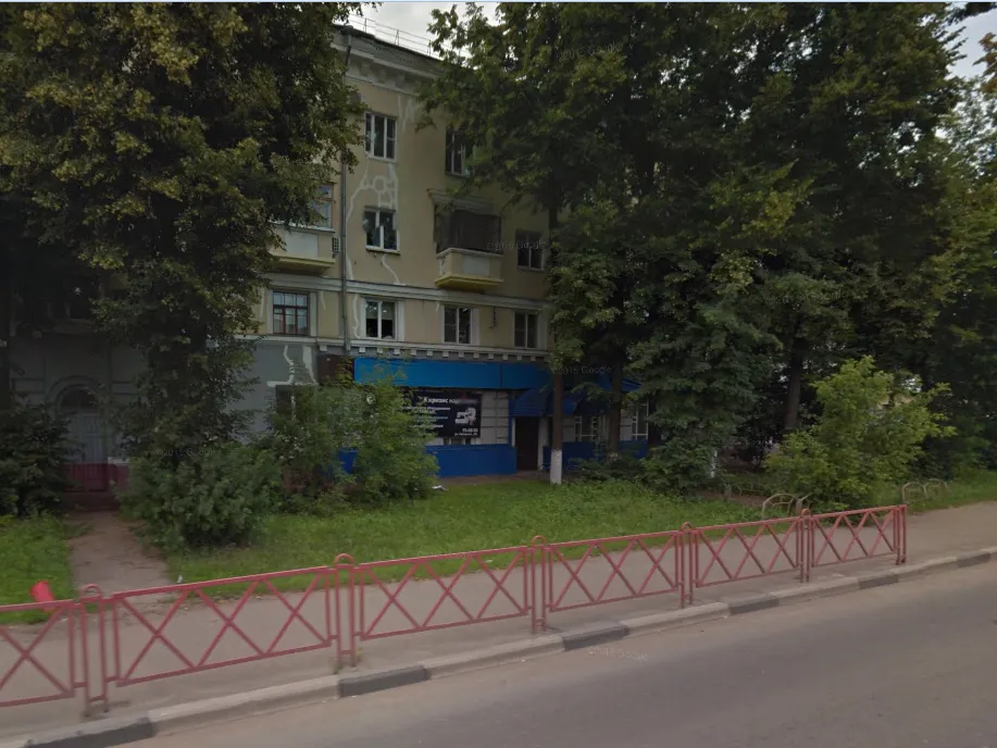 В Ярославле у многоквартирного дома подмывает фундамент