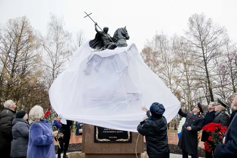 В Ярославле открыли памятник сотрудникам правоохранительных органов, погибшим при исполнении долга