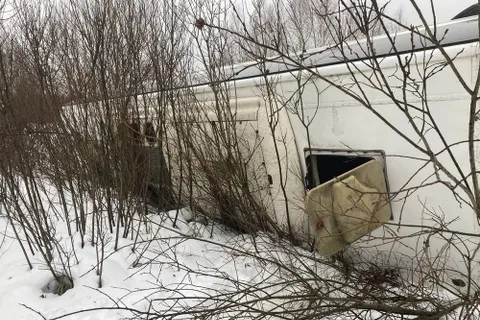 Появились фото перевернувшегося автобуса с детьми под Ростовом