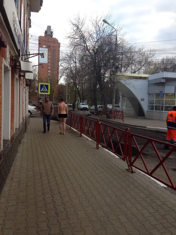 По центру Ярославля гулял абсолютно голый человек