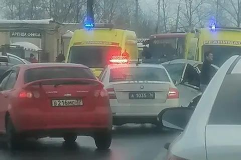 «Водитель погиб»: в Ярославле шестеро человек пострадали в ДТП