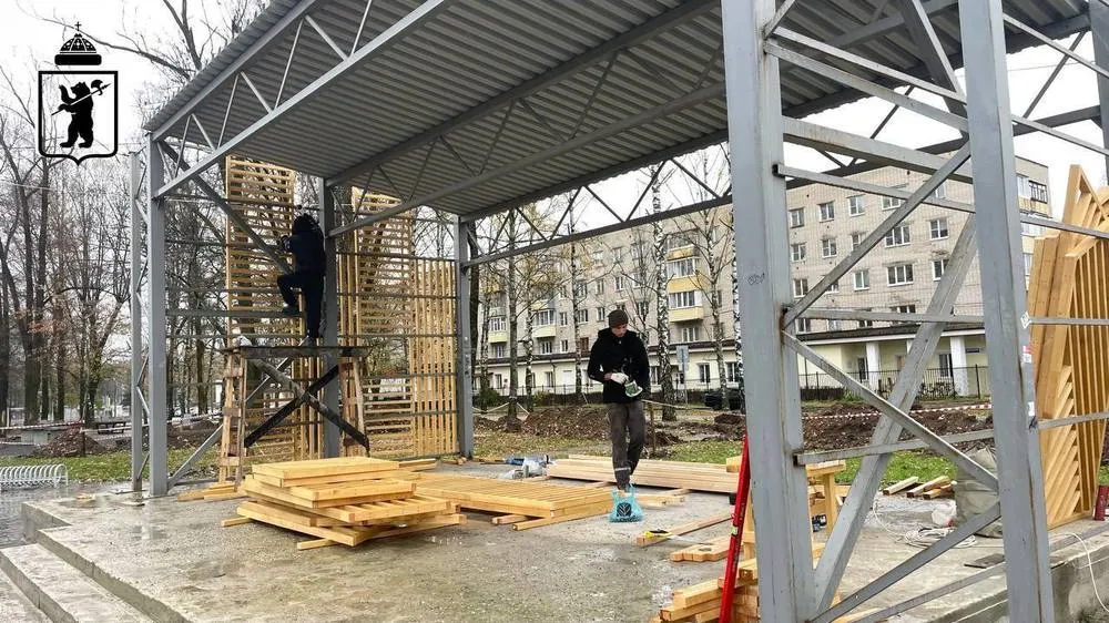 В ярославском парке монтируют новую сцену для массовых мероприятий