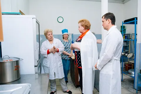 Депутаты муниципалитета Ярославля попробовали еду в детских садах