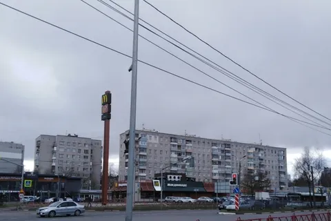 В Ярославле из-за ураганного ветра упала стена подъезда