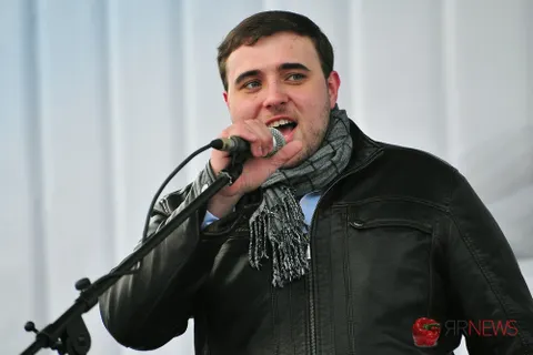 На митинге в поддержку Крыма ярославские партии меряются флагами. Фоторепортаж