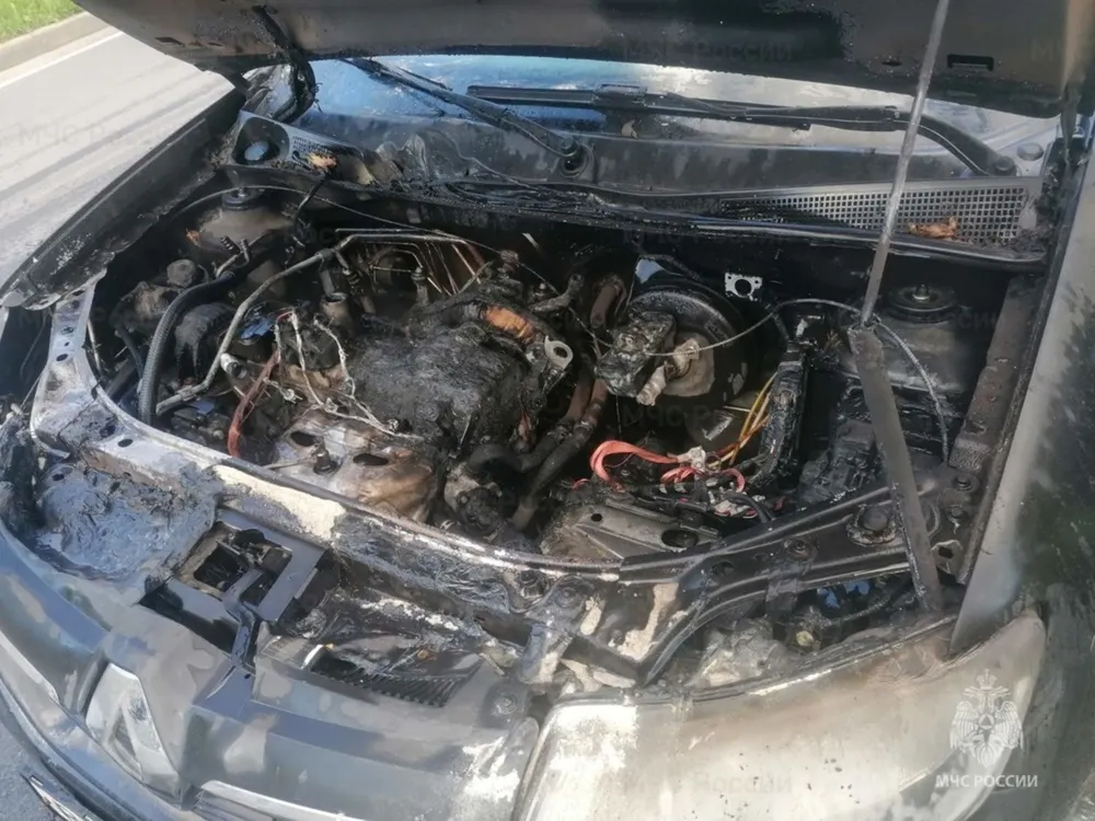Житель ярославской деревни пострадал при пожаре авто