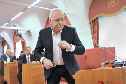 Дума Ярославской области шестого созыва провела внеочередное заседание. Фоторепортаж