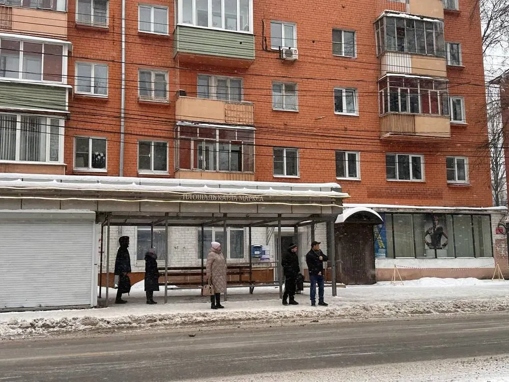Ярославцы третий день ждут транспорта на несуществующей остановке