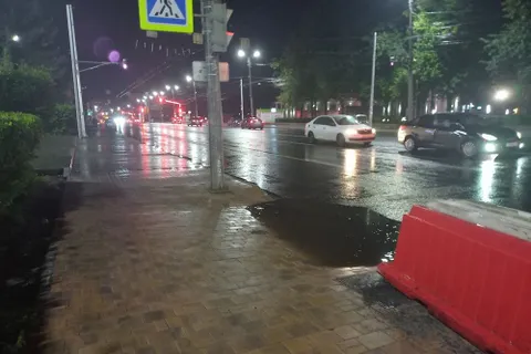 На улице Свободы в Ярославле появились бассейны для пешеходов