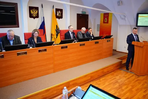 Депутаты фракций Ярославской облдумы задали вопросы губернатору