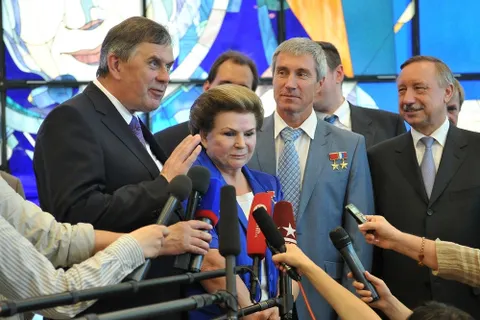 В Ярославле в честь 50-летия полета Валентины Терешковой появилась аллея космонавтов. Фоторепортаж