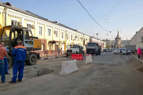 В Ярославле снова провалился асфальт посреди дороги