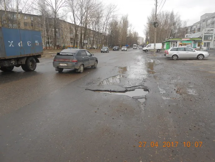 Улицу Ньютона в Ярославле отремонтируют через суд