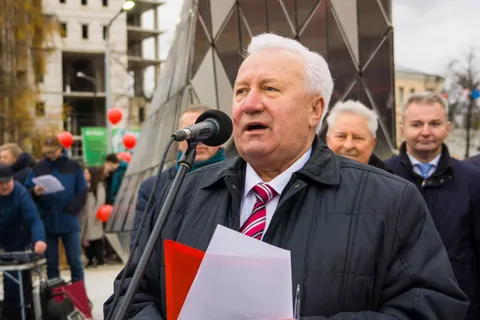 В Ярославле открыт памятник комсомолу 