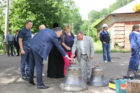 На Петропавловский храм в Ярославле установили семь колоколов