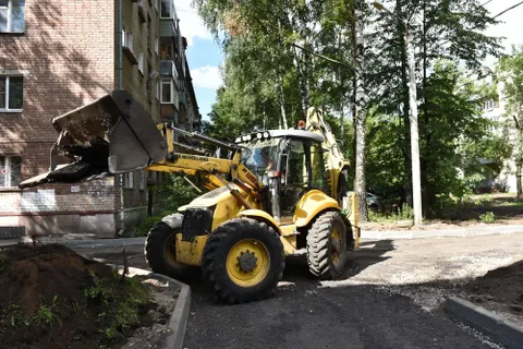 Очередной двор благоустраивают в Ярославле