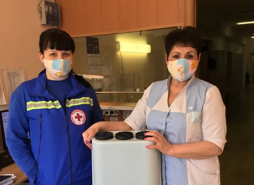 «Вы герой»: ярославские медики поблагодарили швею, сделавшую им маски