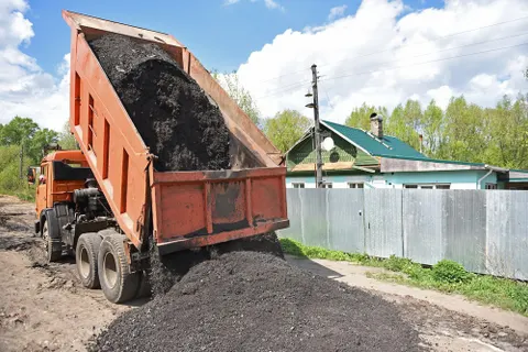 Дороги частного сектора в Ярославле выложат асфальтовой крошкой