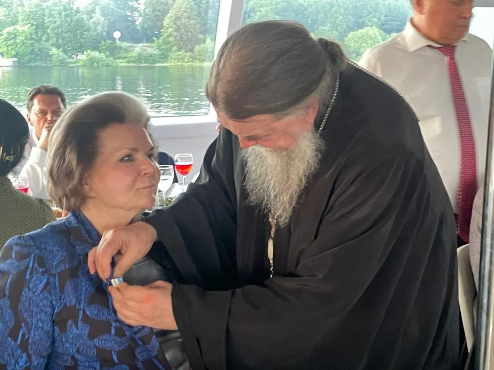 Рыбинский епископ наградил Терешкову церковной медалью