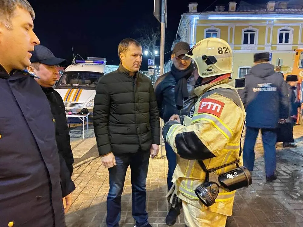 Мэр Ярославля побывал возле дома, где произошло обрушение