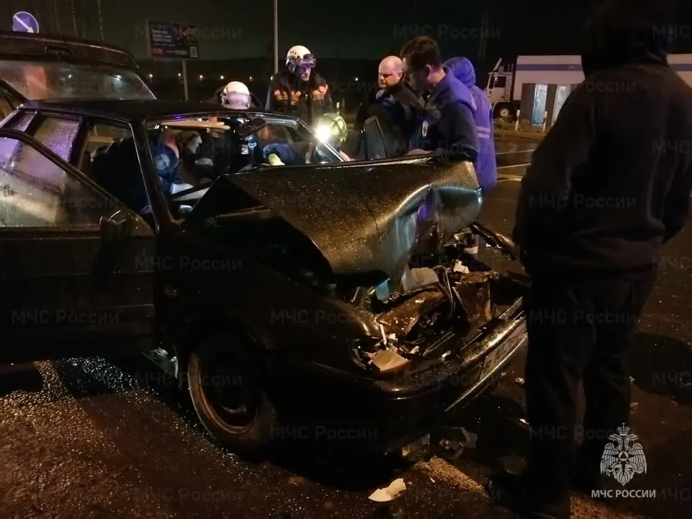 В Ярославле у железнодорожного переезда столкнулись две легковушки