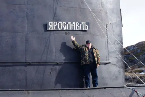 Ярославль оказал помощь одноименной подводной лодке (с фото)