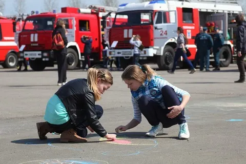 Пожарные вручили медаль губернатору Ярославской области (с фото)