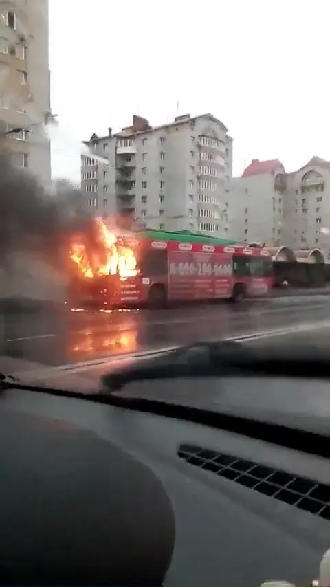 В центре Рыбинска горел троллейбус